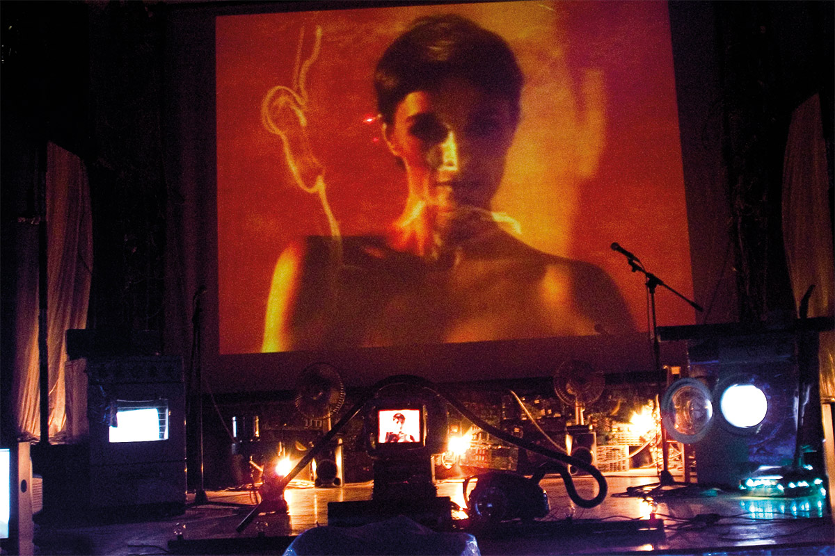 <span>Cabaret Elettrico</span> - Palcoscenico e backstage della messa in scena al C.S. Brancaleone di Roma (Maggio 2005)
